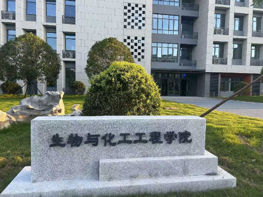 五莲县扬州职业大学体育场高杆灯项目